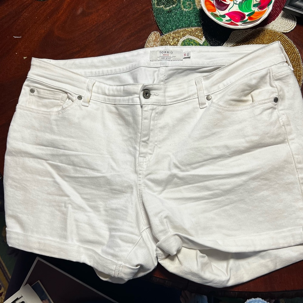 Torrid size 20 white denim shorts